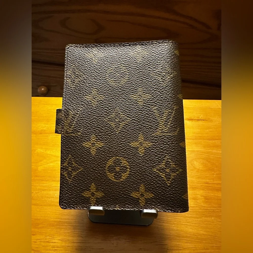 Louis Vuitton Brown Monogram Agenda in Like New Condition